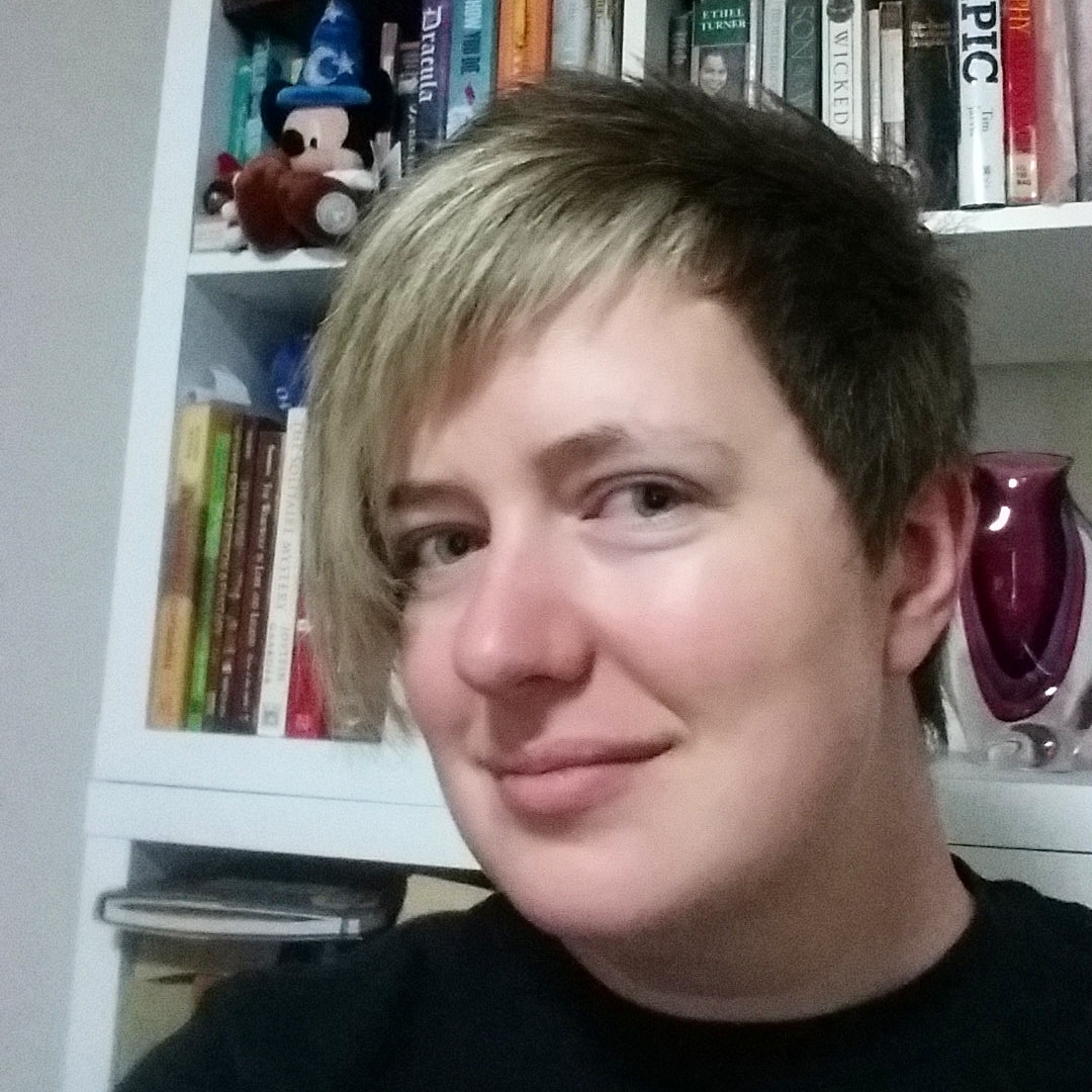 Photo of Heather Iveson smiling